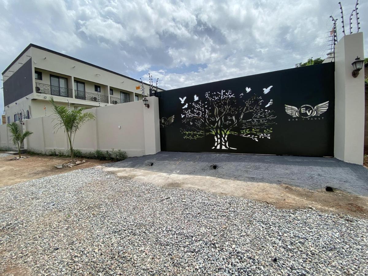 Eagle Vault Hotel Kwabenya Luaran gambar