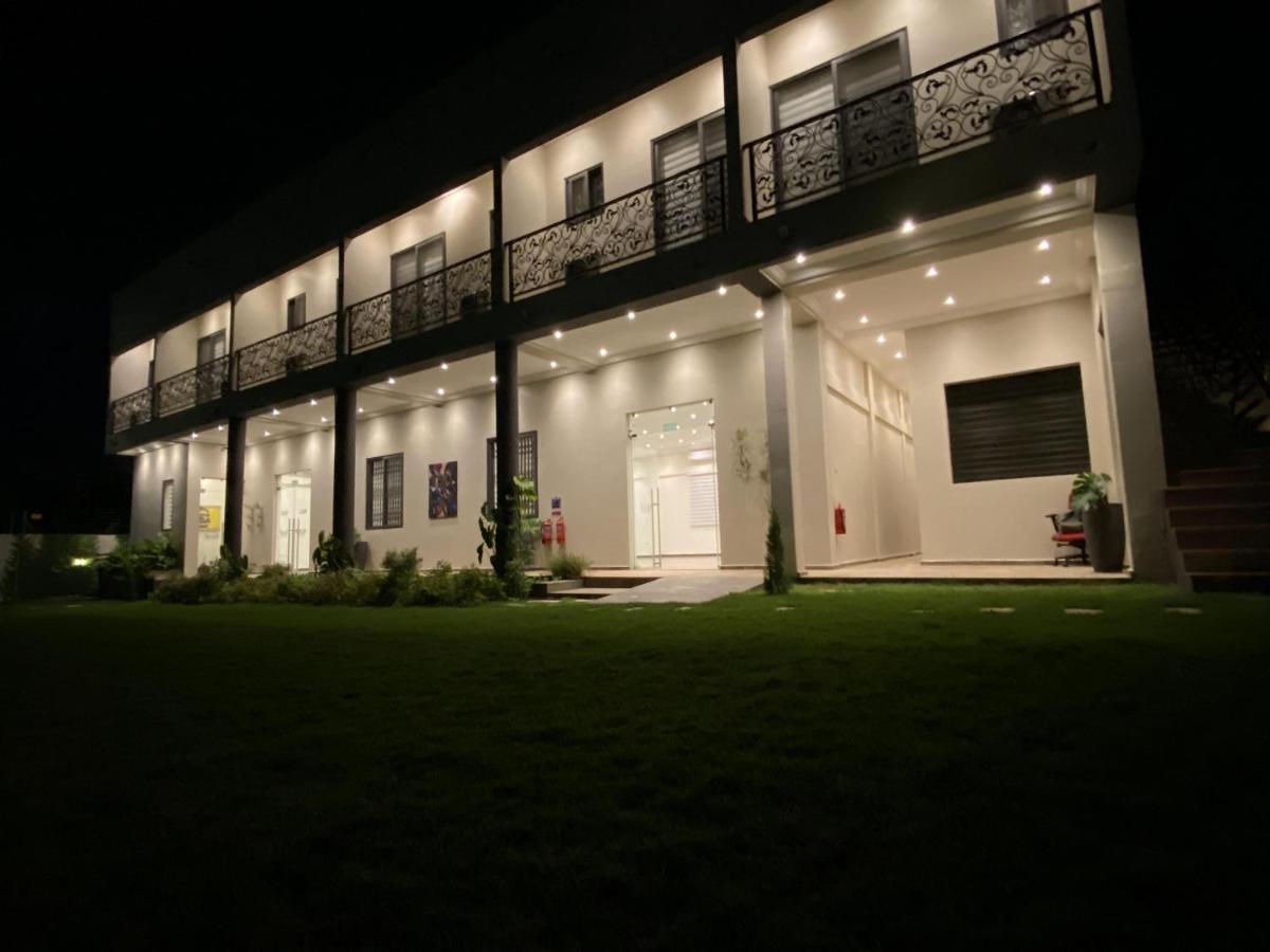 Eagle Vault Hotel Kwabenya Luaran gambar