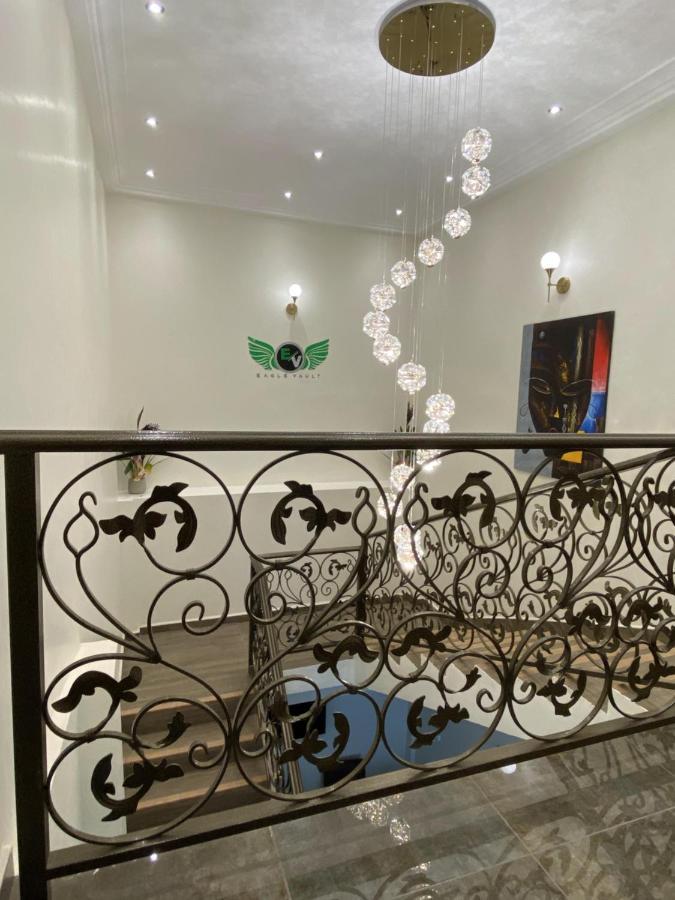 Eagle Vault Hotel Kwabenya Luaran gambar