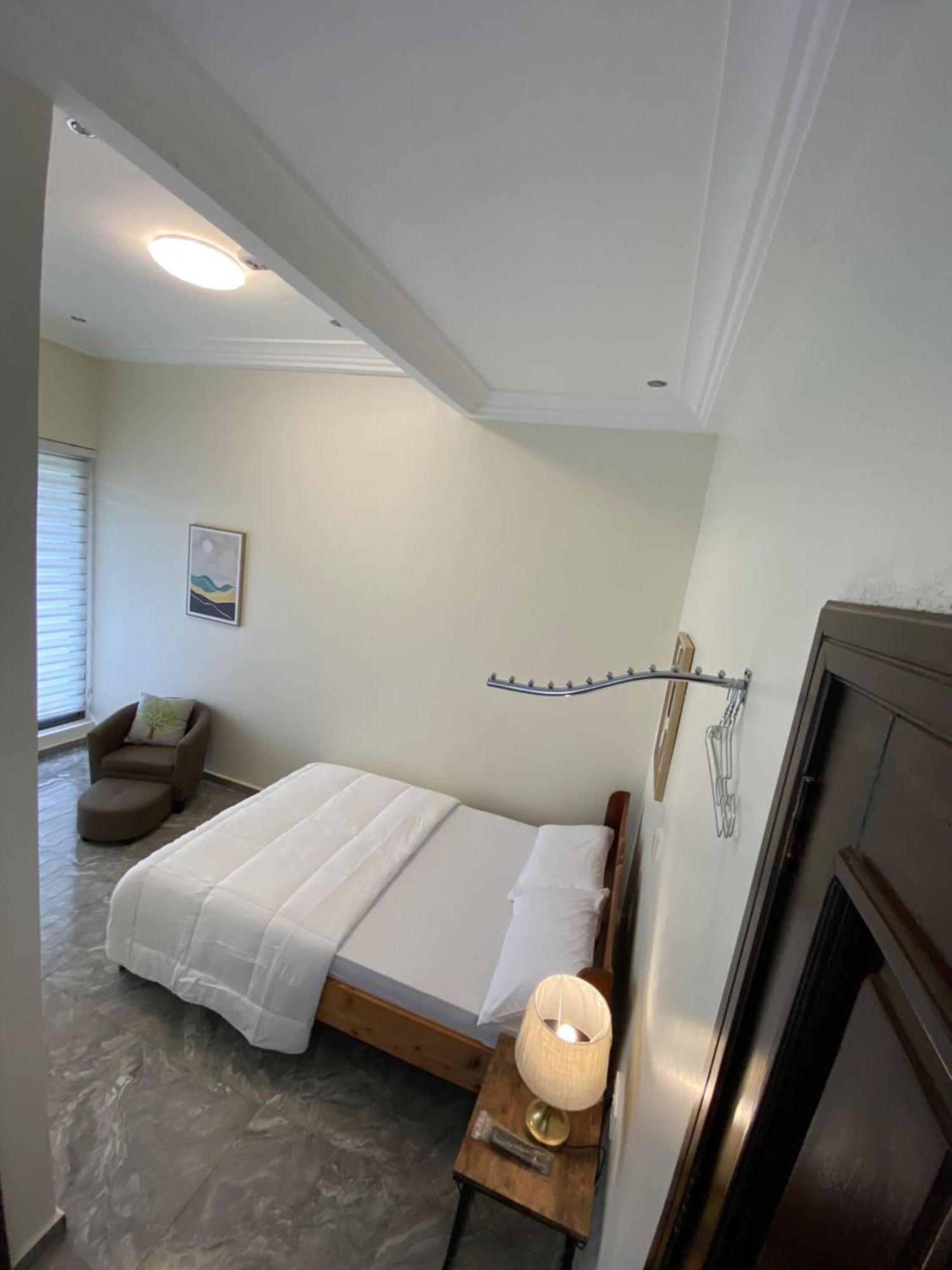 Eagle Vault Hotel Kwabenya Luaran gambar